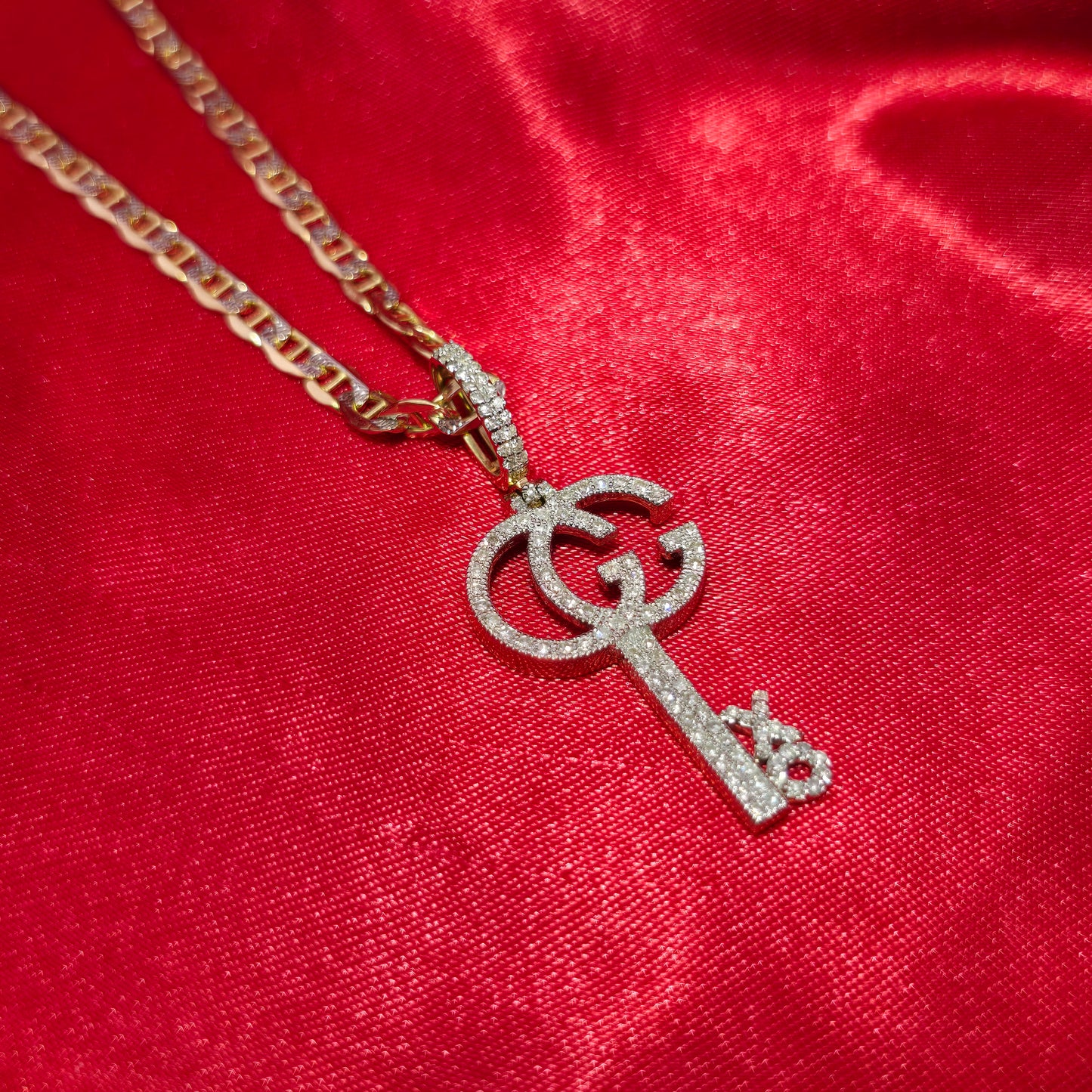 Diamond Key Pendant Necklace in 10K Yellow Gold – 1.0 CTW | Designer-Inspired Jewelry Set