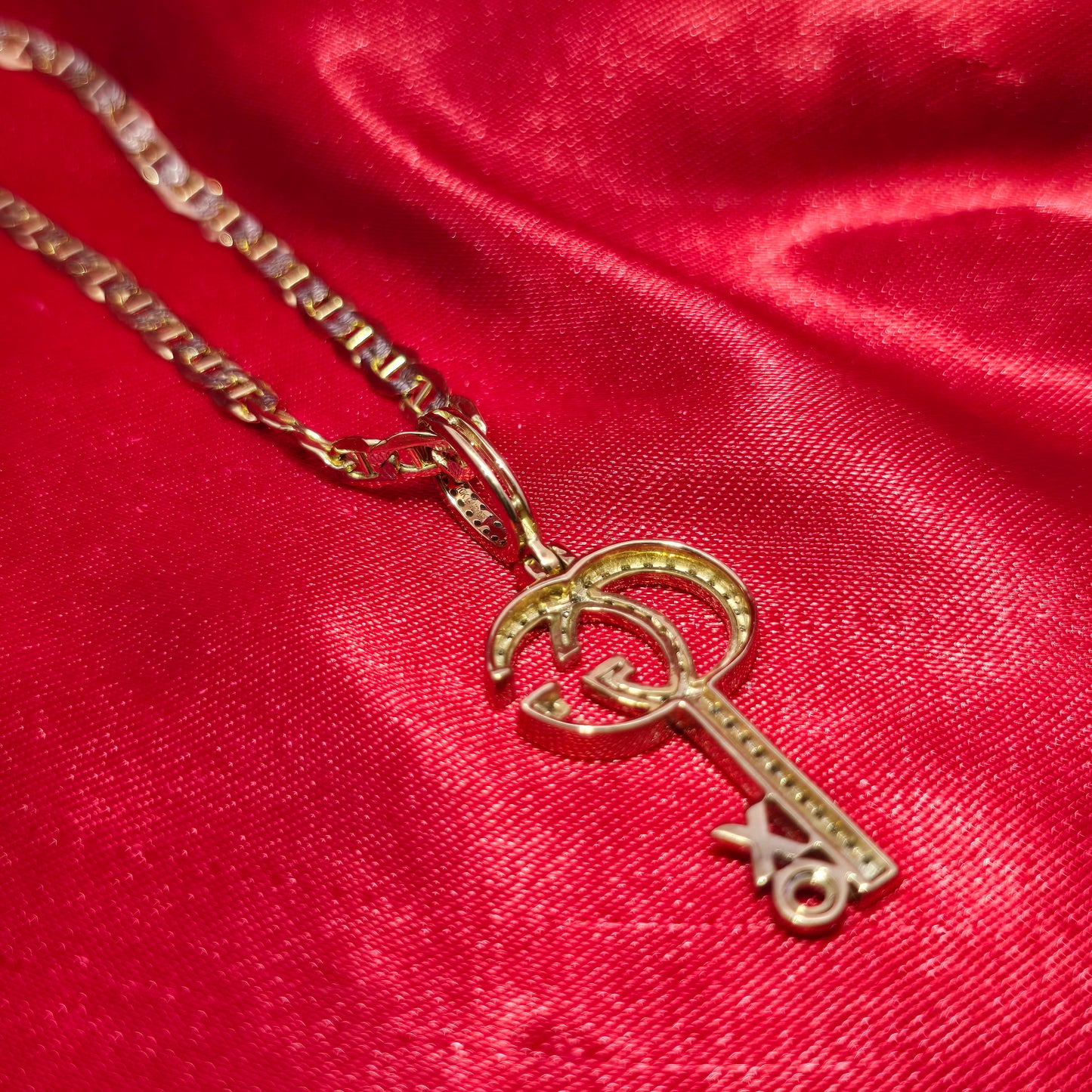 Diamond Key Pendant Necklace in 10K Yellow Gold – 1.0 CTW | Designer-Inspired Jewelry Set