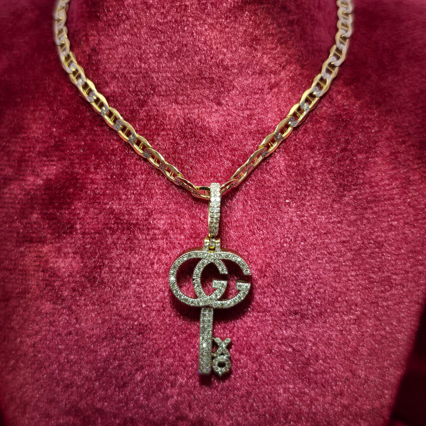 Diamond Key Pendant Necklace in 10K Yellow Gold – 1.0 CTW | Designer-Inspired Jewelry Set