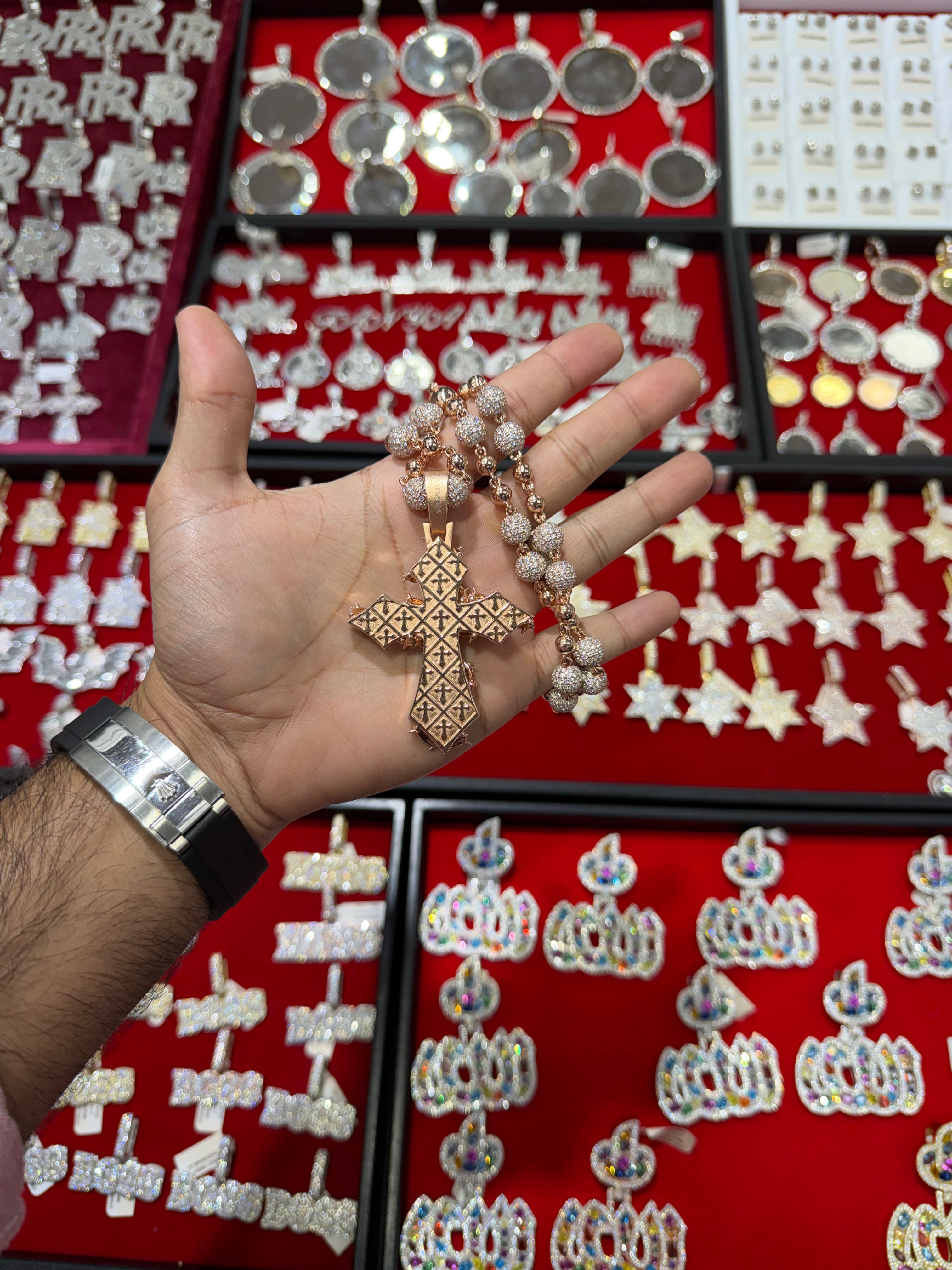 Vvs beads chain and cross pendant