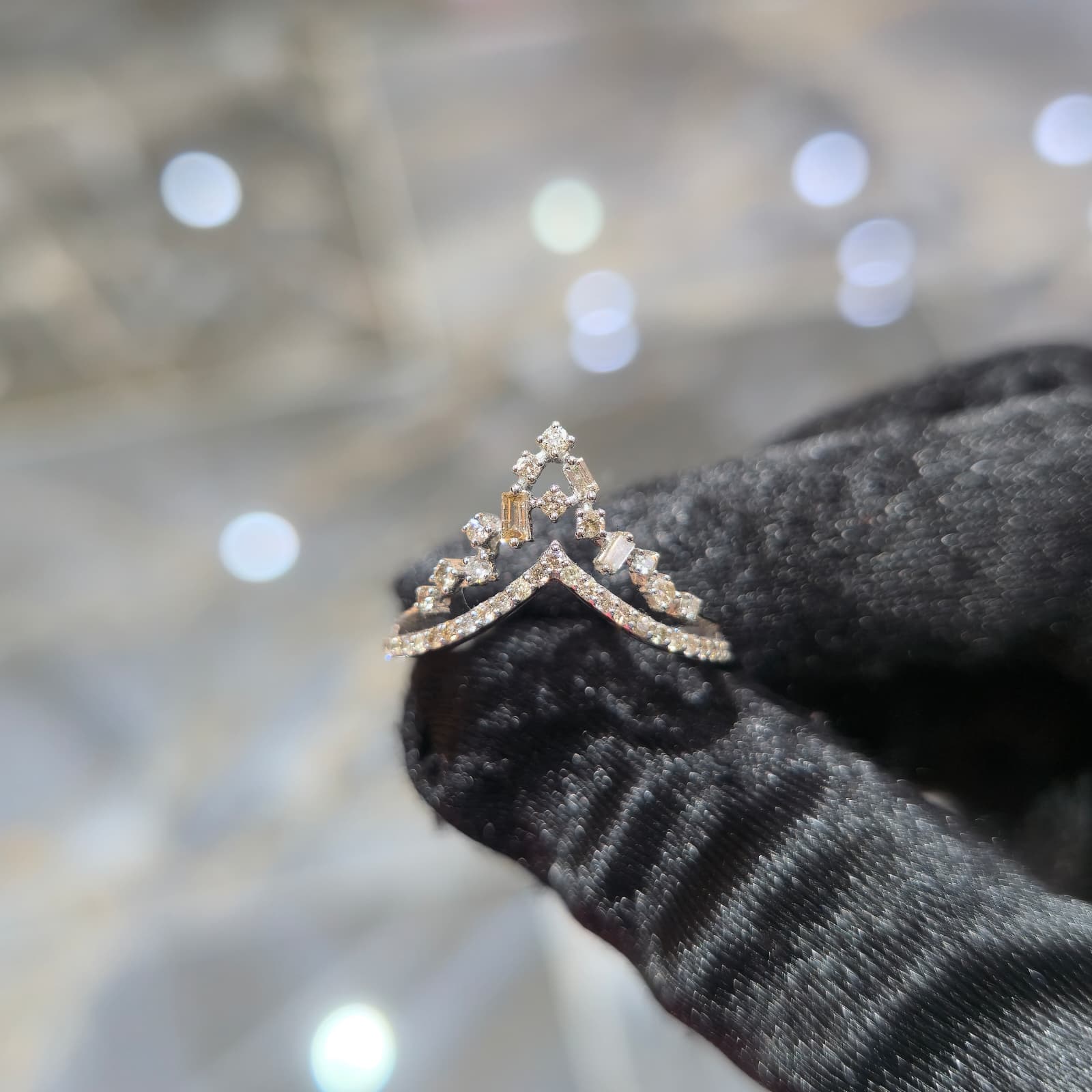 10K White Gold Natural Diamond V-Shaped Band Ring – 0.60 CTW