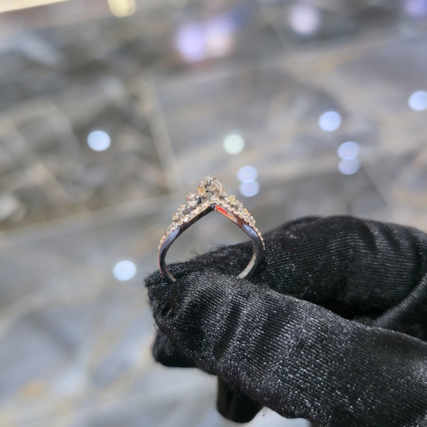 10K White Gold Natural Diamond V-Shaped Band Ring – 0.60 CTW