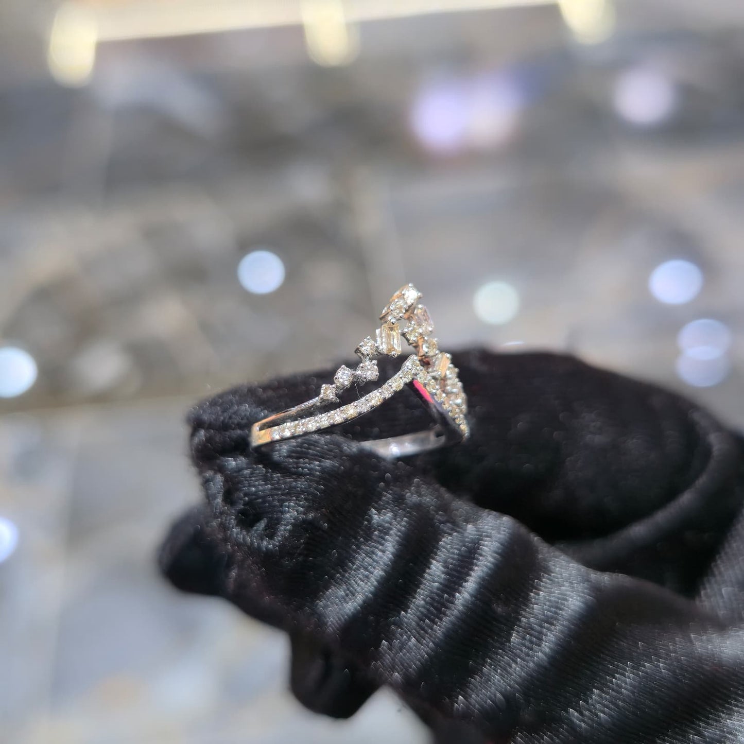 10K White Gold Natural Diamond V-Shaped Band Ring – 0.60 CTW