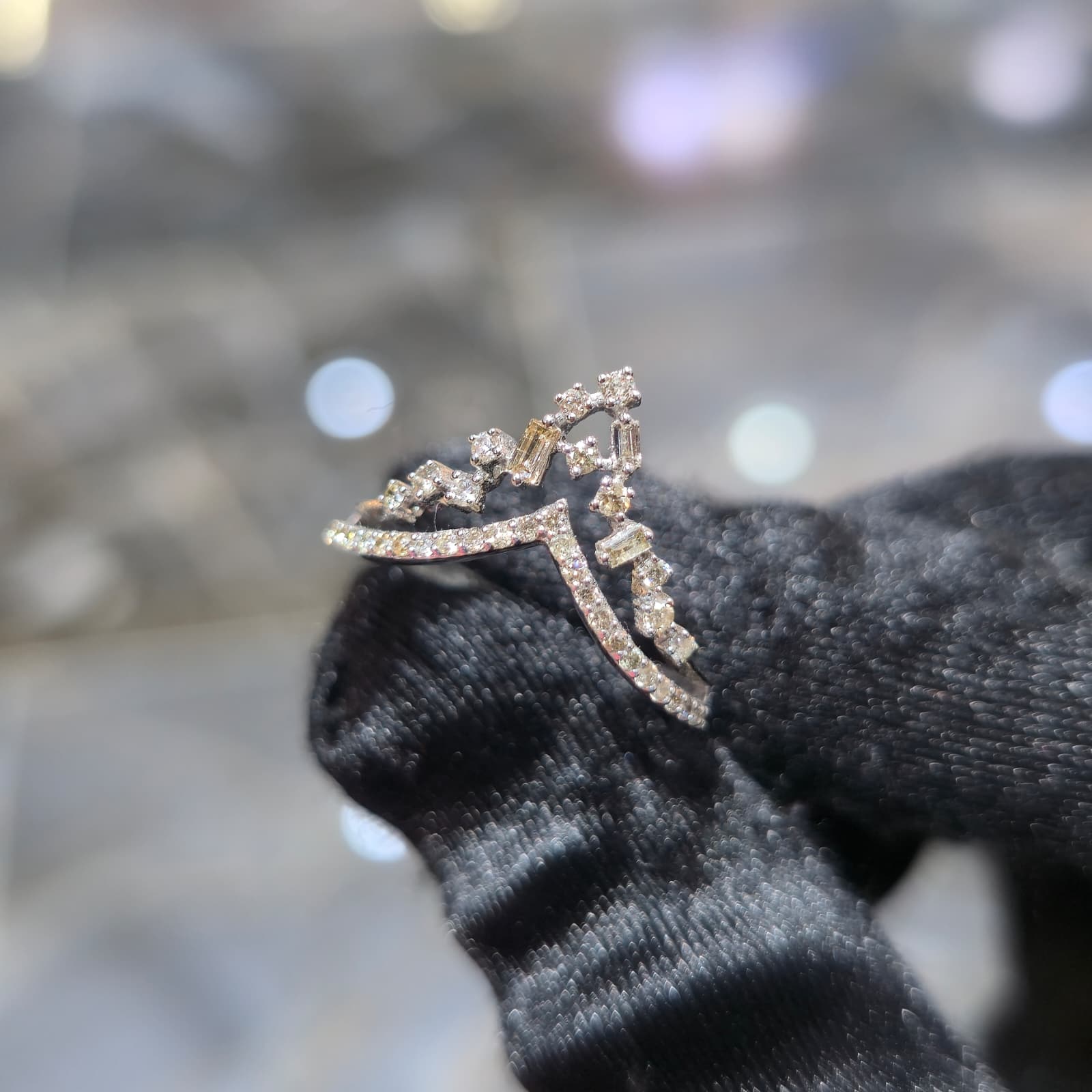 10K White Gold Natural Diamond V-Shaped Band Ring – 0.60 CTW