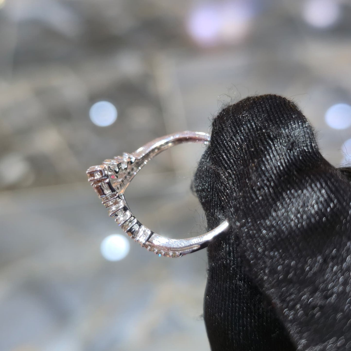 10K White Gold Natural Diamond V-Shaped Band Ring – 0.60 CTW