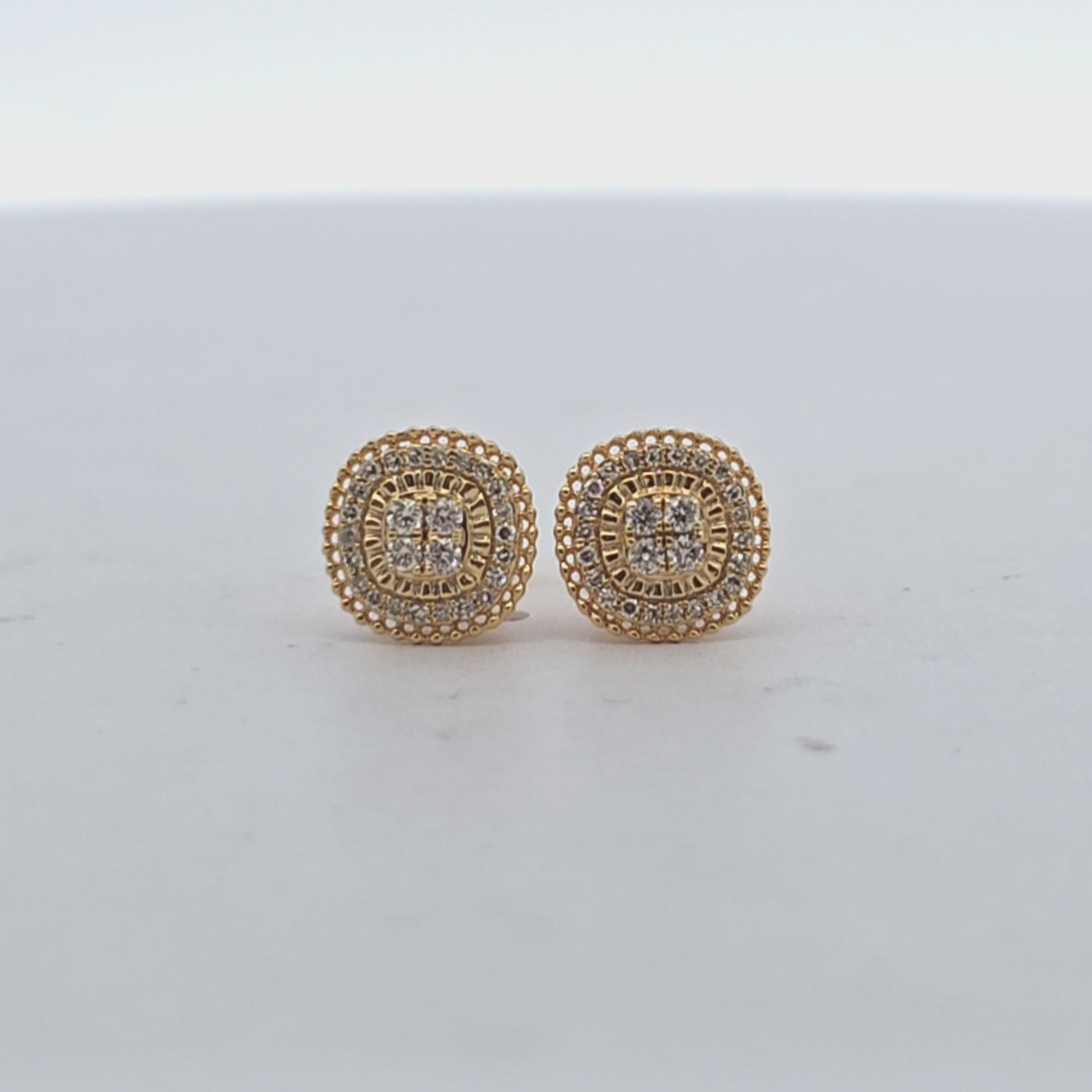 10KT Gold Diamond Cluster Stud Earrings 0.16 CTW